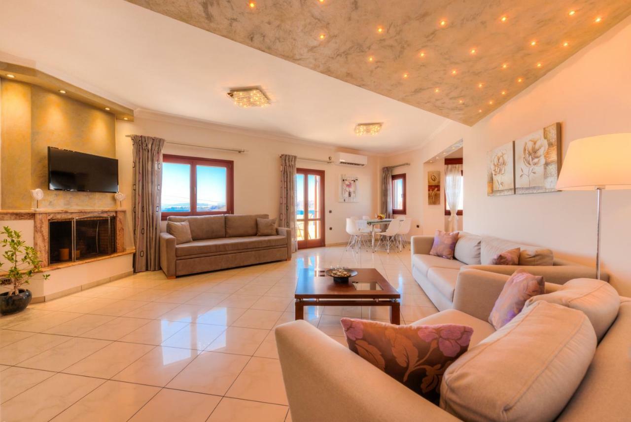 Akrotiri Apartment