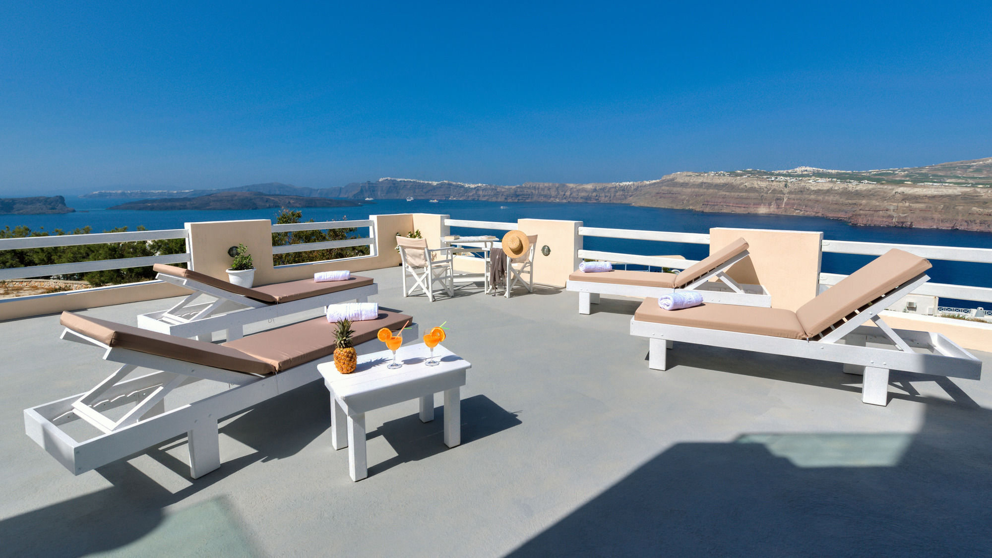 Akrotiri Apartment