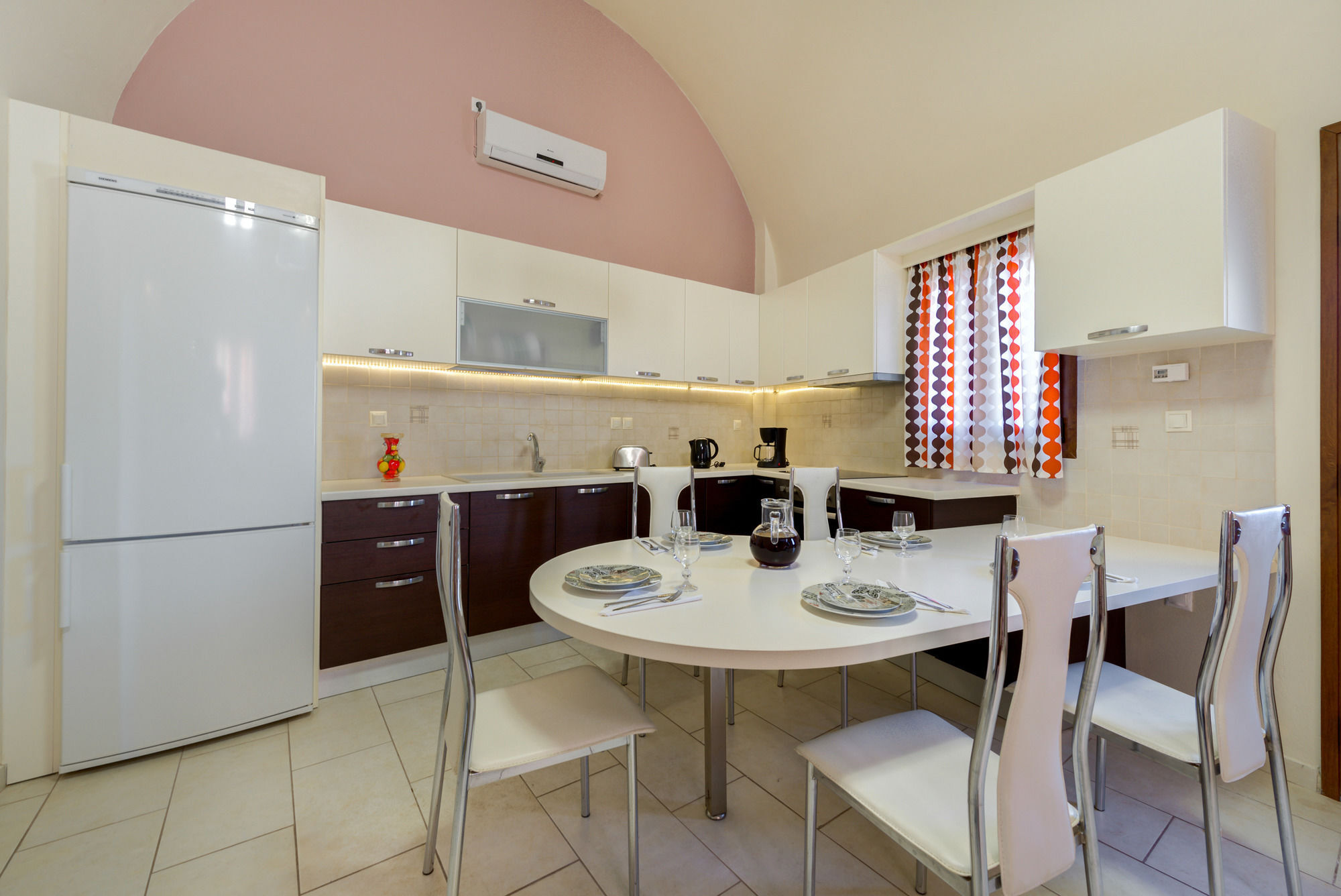 Akrotiri Apartment